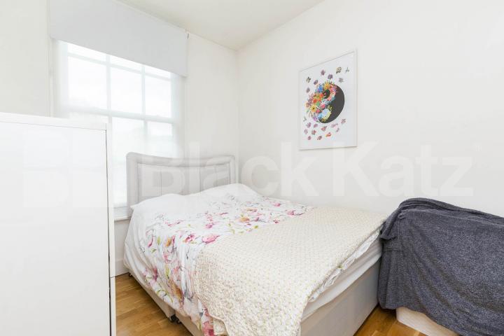 one bedroom property in gated conversion with communal garden Camden Road , Islington